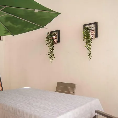 Vila Berta Apartment In A Cottage Street Apartment *