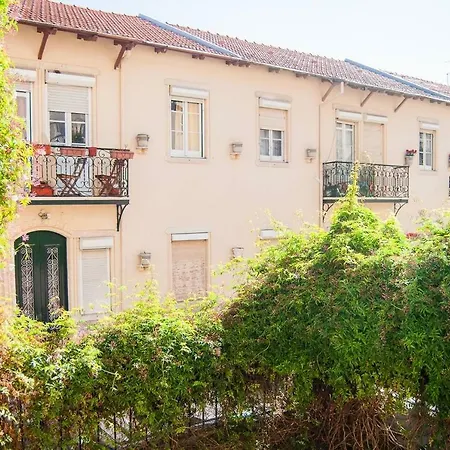 Vila Berta Apartment In A Cottage Street Apartment *