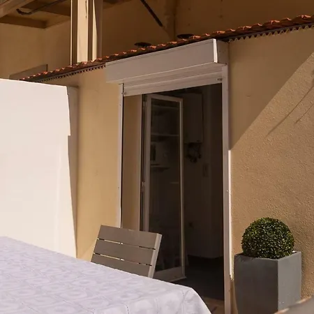 Vila Berta Apartment In A Cottage Street Apartment *